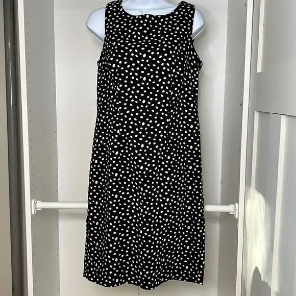 Tradition Dress - Picture 1 of 5